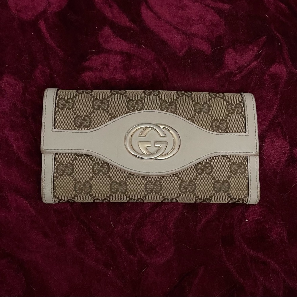 Gucci Wallet in good shape. Review all photos for any color loss on leather.